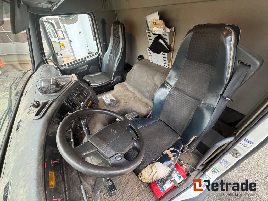 VOLVO FM 330 4X2 - Box truck: picture 5 VOLVO FM 330 4X2 - Box truck: picture 5