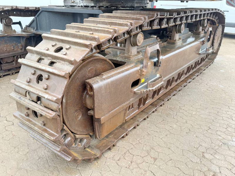 Crawler excavator Komatsu PC700LC-8 - Adjustable Undercarriage / Hydr Stairs: picture 13