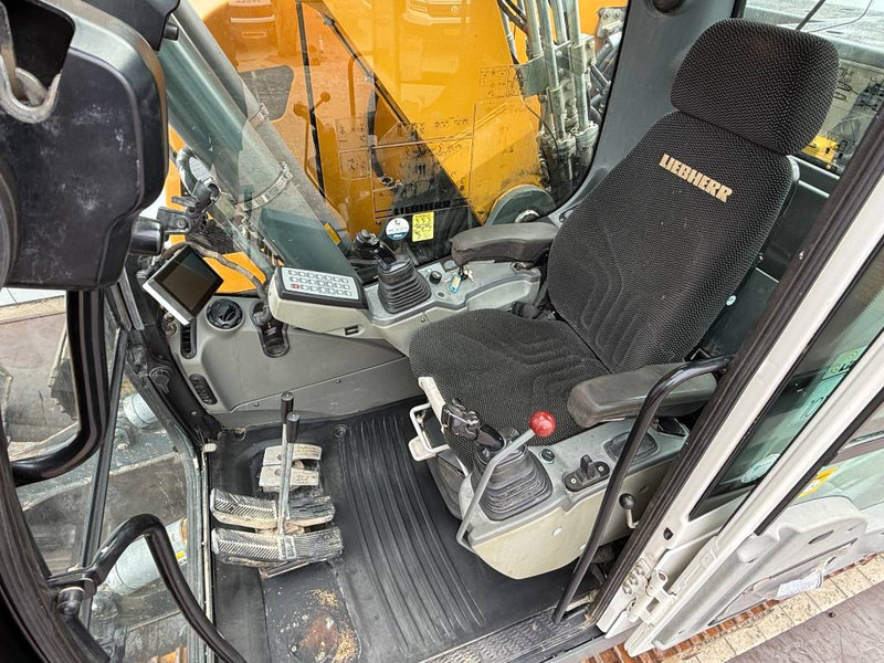 Crawler excavator Liebherr R926LC Compact - Oilquick / TRIMPLE GPS Prepaired: picture 8