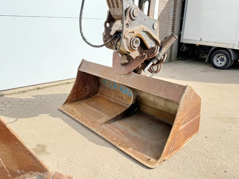 Crawler excavator Volvo ECR235EL - Triple Boom / 2 Buckets Included: picture 12