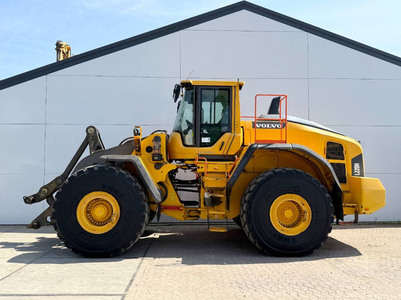 Volvo L220H - Bucket Included / 3rd Function - Wheel loader: picture 1 Volvo L220H - Bucket Included / 3rd Function - Wheel loader: picture 1
