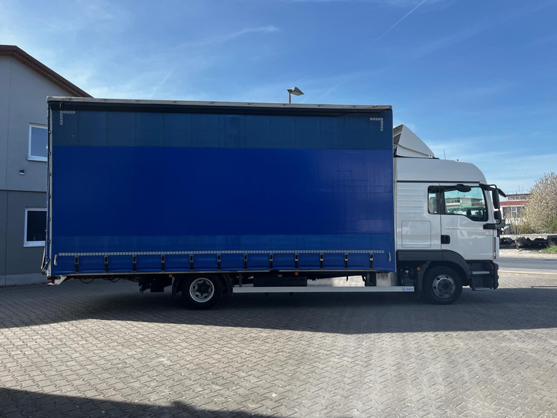 MAN TGL 8.220 - Curtainsider truck: picture 3 MAN TGL 8.220 - Curtainsider truck: picture 3
