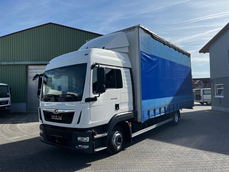MAN TGL 8.220 - Curtainsider truck: picture 1 MAN TGL 8.220 - Curtainsider truck: picture 1