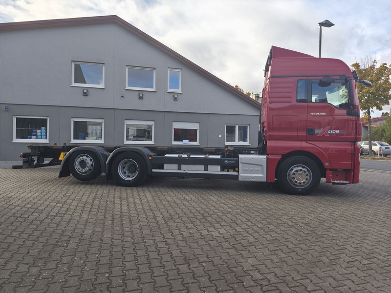 MAN TGX 26.500 BDF 6x2 Euro 6 Retarder Standard Lift+Lenk (29) - Cab chassis truck: picture 4 MAN TGX 26.500 BDF 6x2 Euro 6 Retarder Standard Lift+Lenk (29) - Cab chassis truck: picture 4