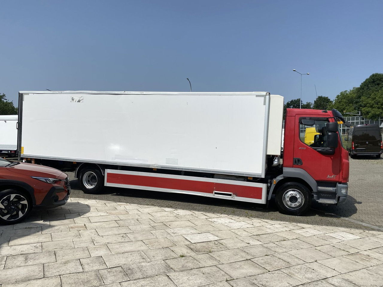 DAF LF 250 E6 AUT / 119TKM / Hulsteins -24 +25 / 18 EP / Serviced - Refrigerator truck: picture 4 DAF LF 250 E6 AUT / 119TKM / Hulsteins -24 +25 / 18 EP / Serviced - Refrigerator truck: picture 4