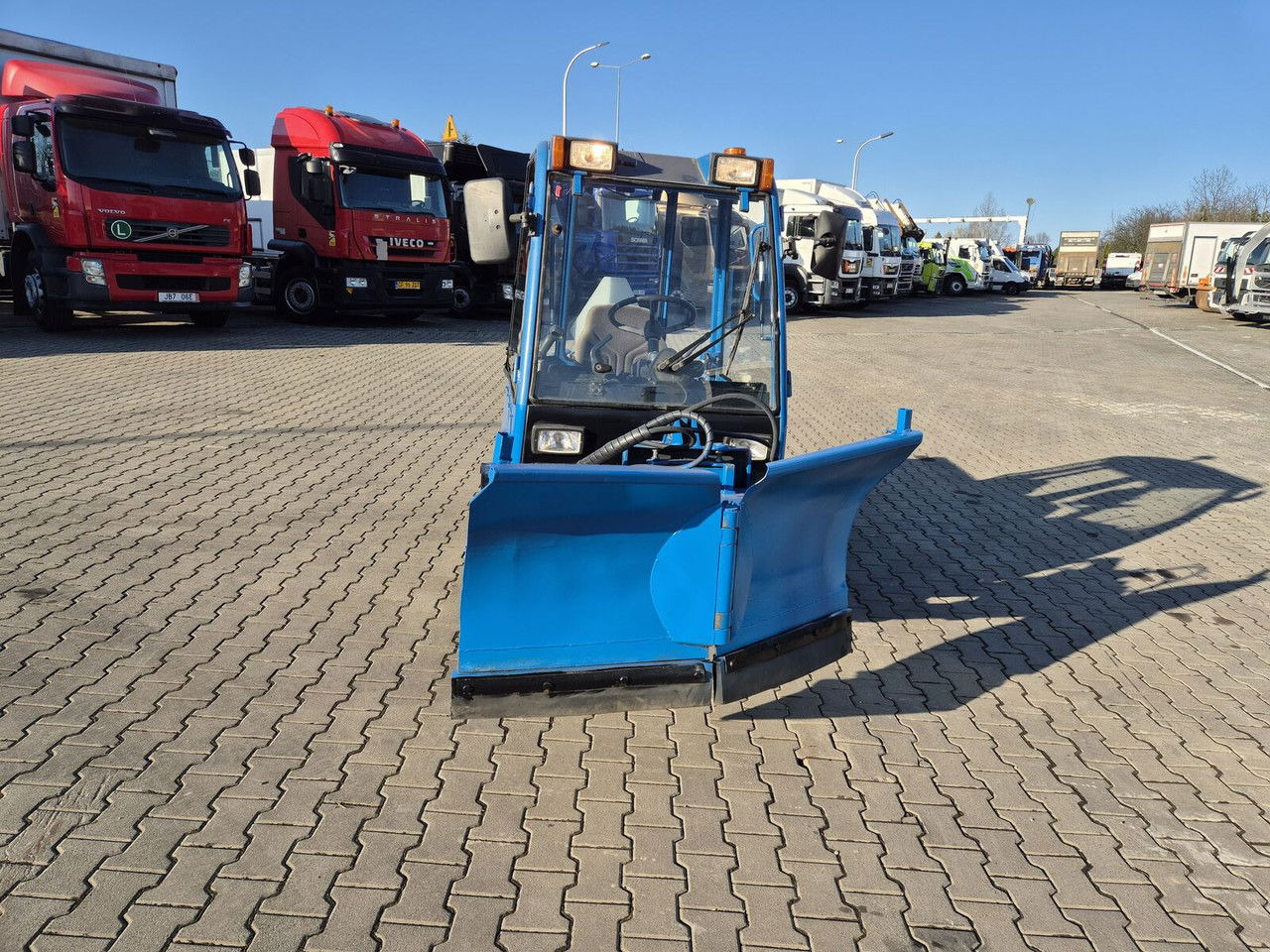 Holder C245 4WD / Tool carrier / Snow plow / PTO Front AN D Rear / 4X4 / Holder C245 4WD / Tool carrier / Snow plow / PTO Front AN D Rear / 4X4 / - Municipal tractor: picture 4 Holder C245 4WD / Tool carrier / Snow plow / PTO Front AN D Rear / 4X4 / Holder C245 4WD / Tool carrier / Snow plow / PTO Front AN D Rear / 4X4 / - Municipal tractor: picture 4