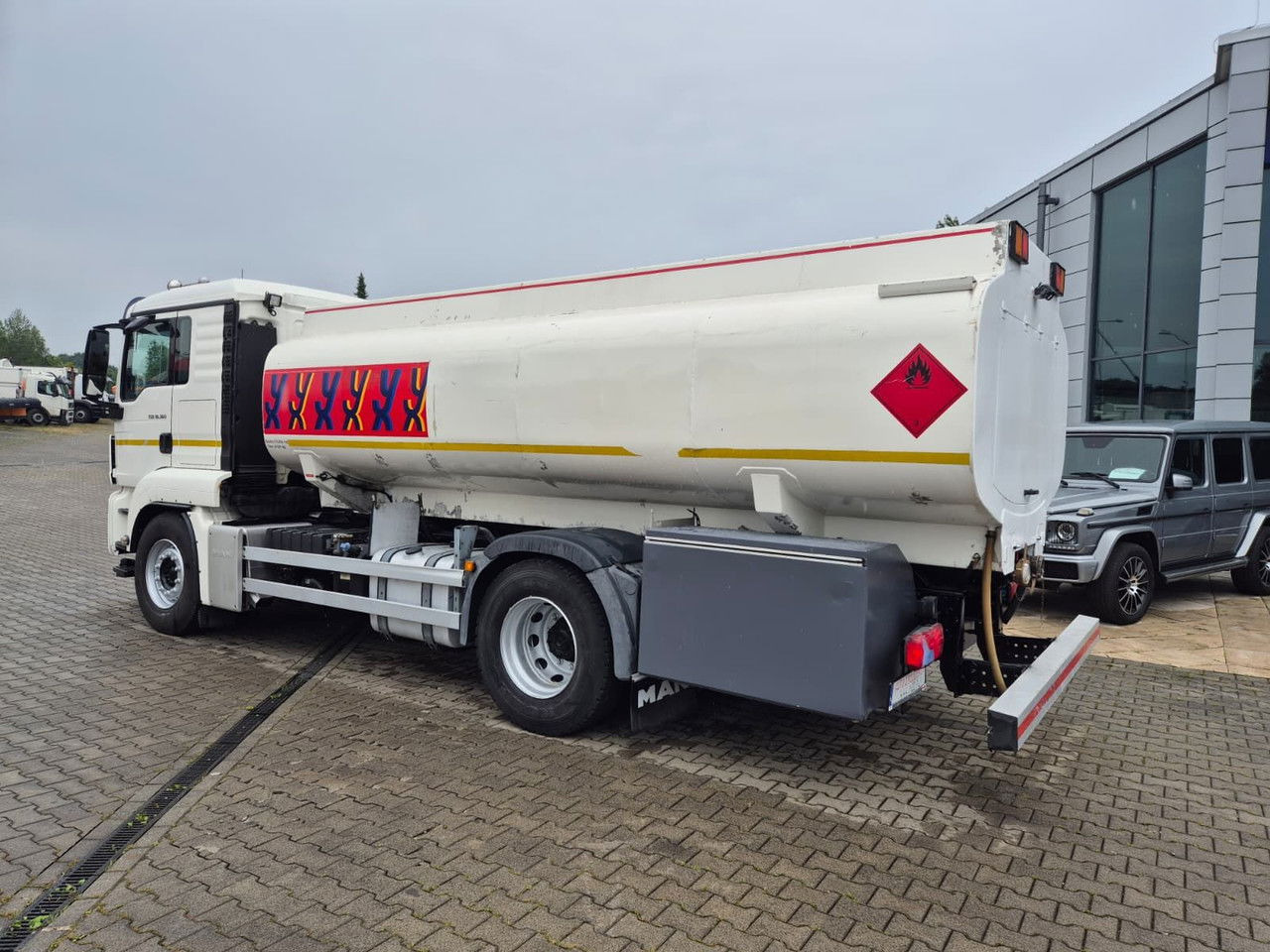 Tank truck MAN TGS 18.360 OIL Transport / Good Condition: picture 13