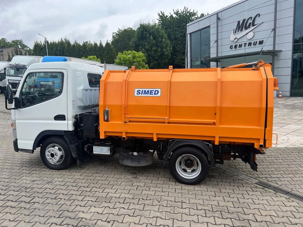 Lease a  Mitsubishi Canter Fuso 3S13 AMT / Presscontainer / LOW KM / Super Condition Mitsubishi Canter Fuso 3S13 AMT / Presscontainer / LOW KM / Super Condition: picture 7