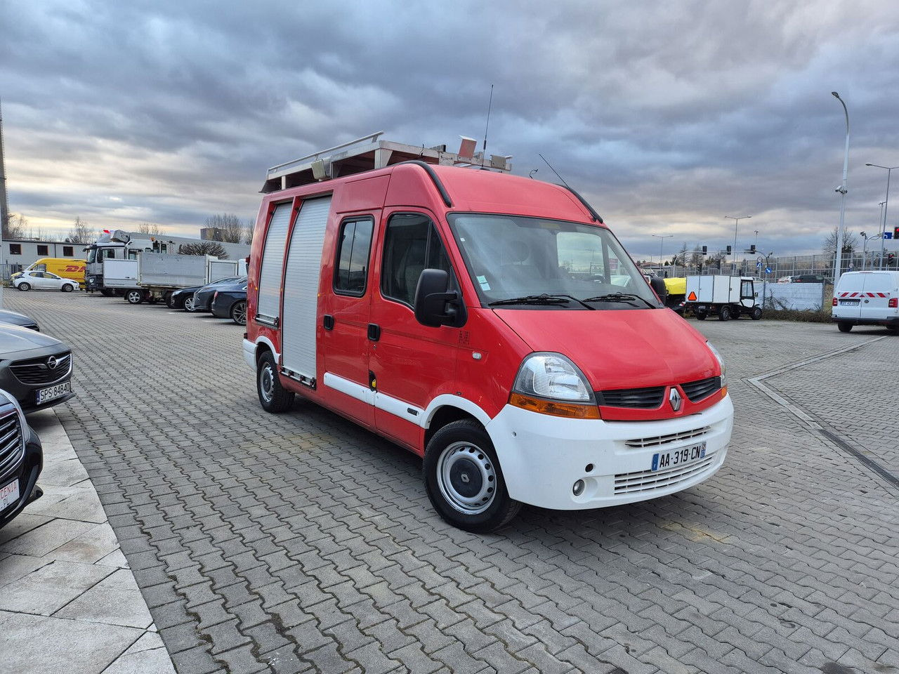 Renault Master 2.5 DCi / Like NEW LOW KM / 4 Seats - Municipal/ Special vehicle: picture 1 Renault Master 2.5 DCi / Like NEW LOW KM / 4 Seats - Municipal/ Special vehicle: picture 1