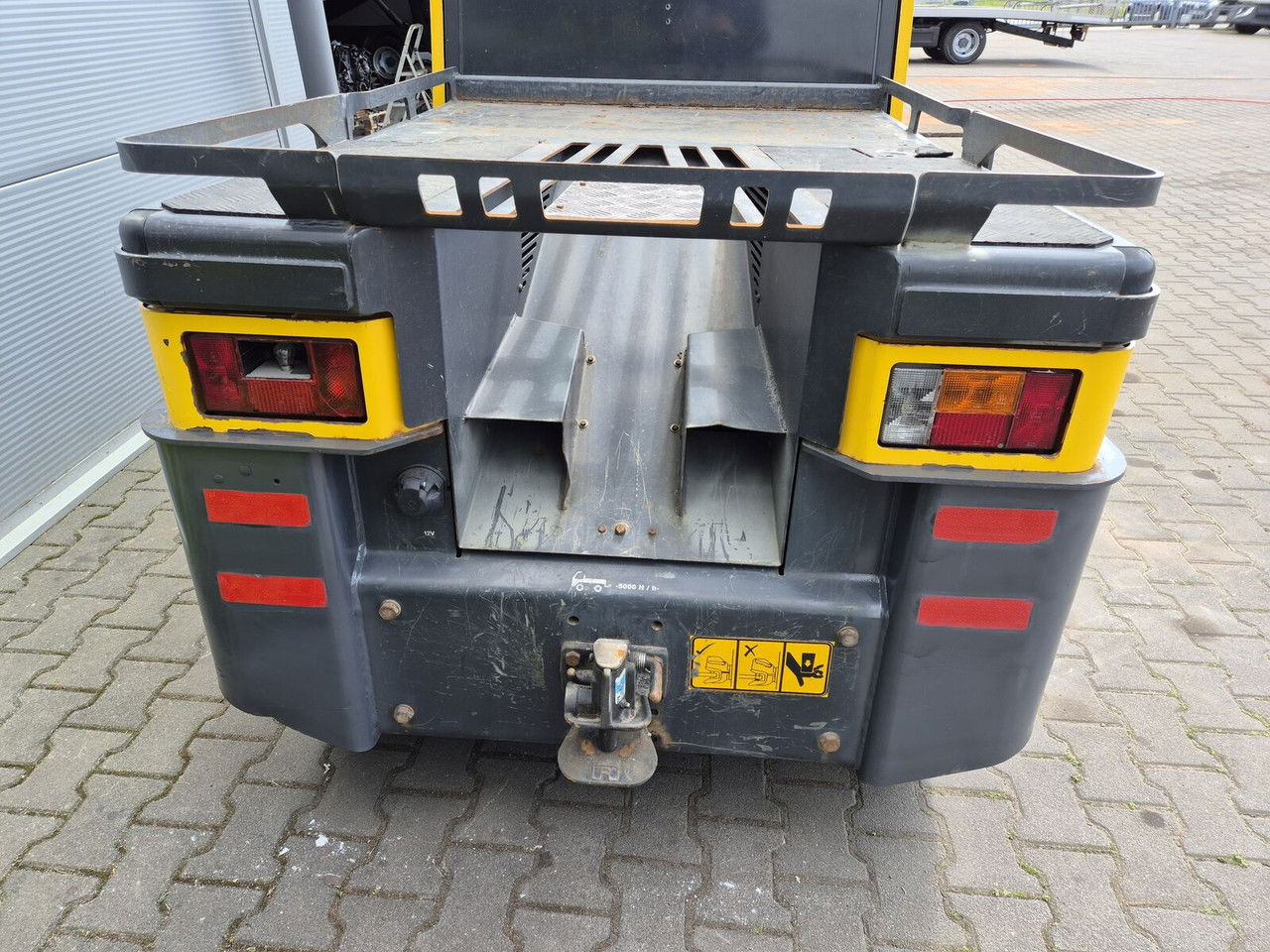 STILL R 07-25 , NO Battery , NEW Tires - Tow tractor: picture 4 STILL R 07-25 , NO Battery , NEW Tires - Tow tractor: picture 4