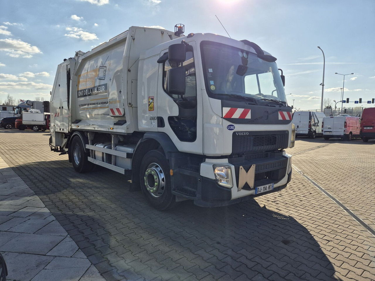 VOLVO FE 280 13M3 / Geesinknorba / Euro 6 / 3 Seats - Garbage truck: picture 2 VOLVO FE 280 13M3 / Geesinknorba / Euro 6 / 3 Seats - Garbage truck: picture 2