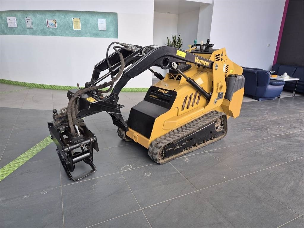 Vermeer S725TX MINI SKID STEER / 5 ATTACHMENTS / FROM DEAL - Crawler loader: picture 3 Vermeer S725TX MINI SKID STEER / 5 ATTACHMENTS / FROM DEAL - Crawler loader: picture 3