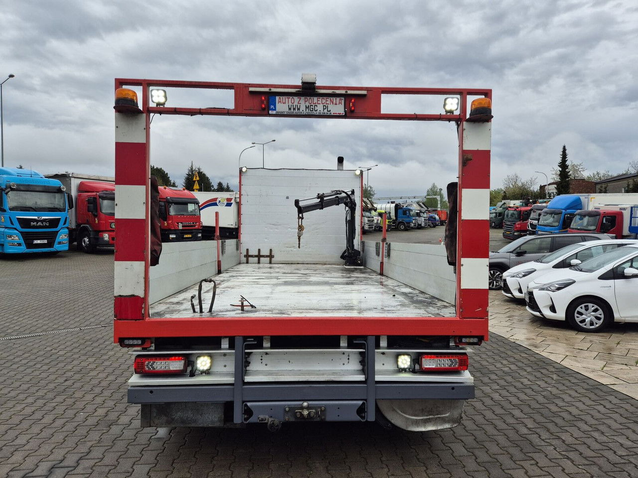 Lease a  Volvo FM 330 HDS Hiab / 1 Owner / Euro 6 / Serviced Volvo FM 330 HDS Hiab / 1 Owner / Euro 6 / Serviced: picture 9