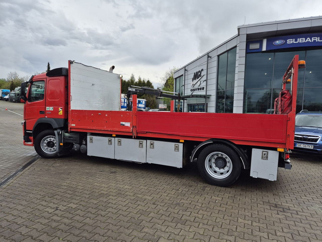 Dropside/ Flatbed truck, Crane truck Volvo FM 330 Webasto / HDS Hiab / 1 Owner: picture 10