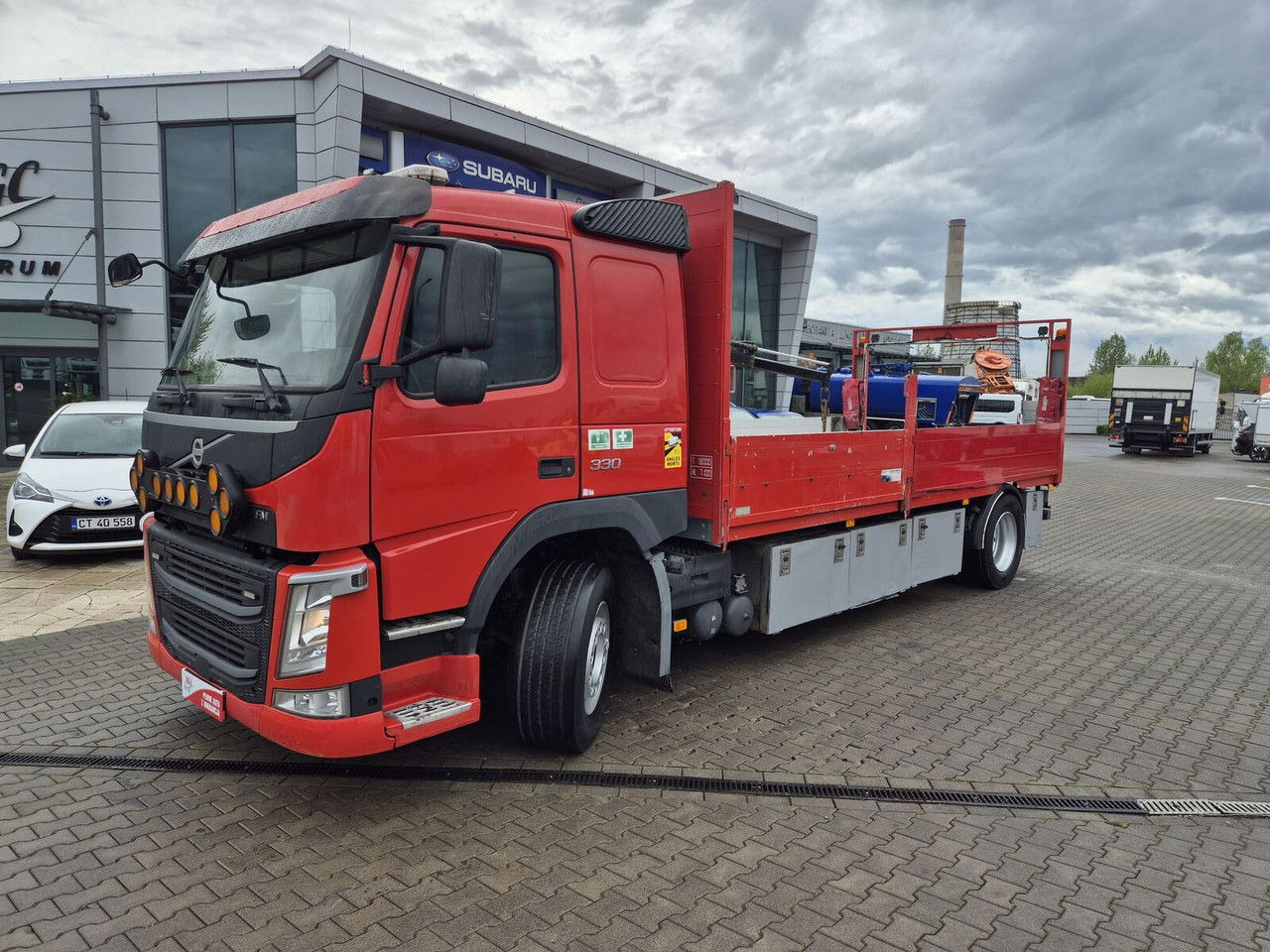 Dropside/ Flatbed truck, Crane truck Volvo FM 330 Webasto / HDS Hiab / 1 Owner: picture 13