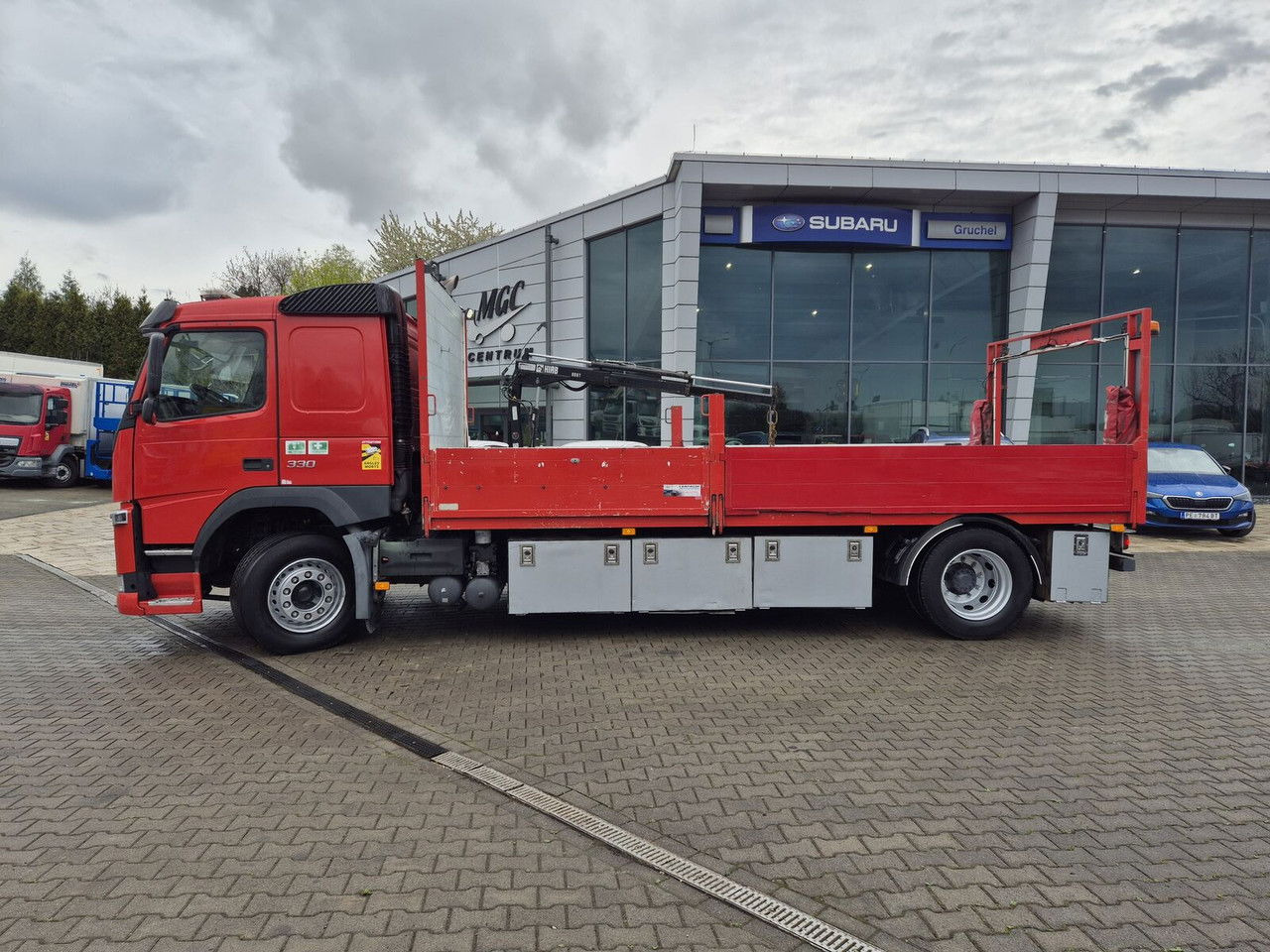 Dropside/ Flatbed truck, Crane truck Volvo FM 330 Webasto / HDS Hiab / 1 Owner: picture 11