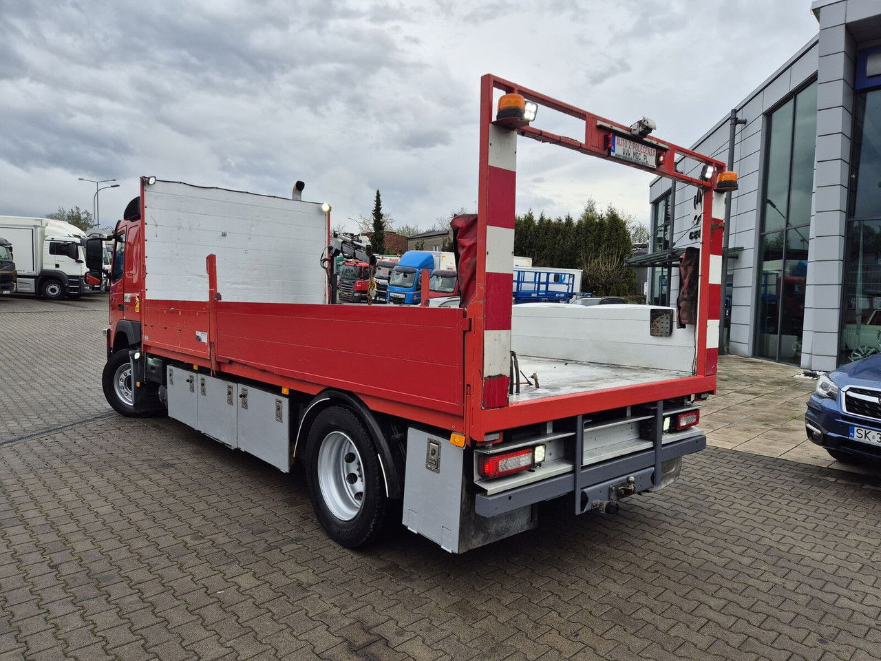Dropside/ Flatbed truck, Crane truck Volvo FM 330 Webasto / HDS Hiab / 1 Owner: picture 9