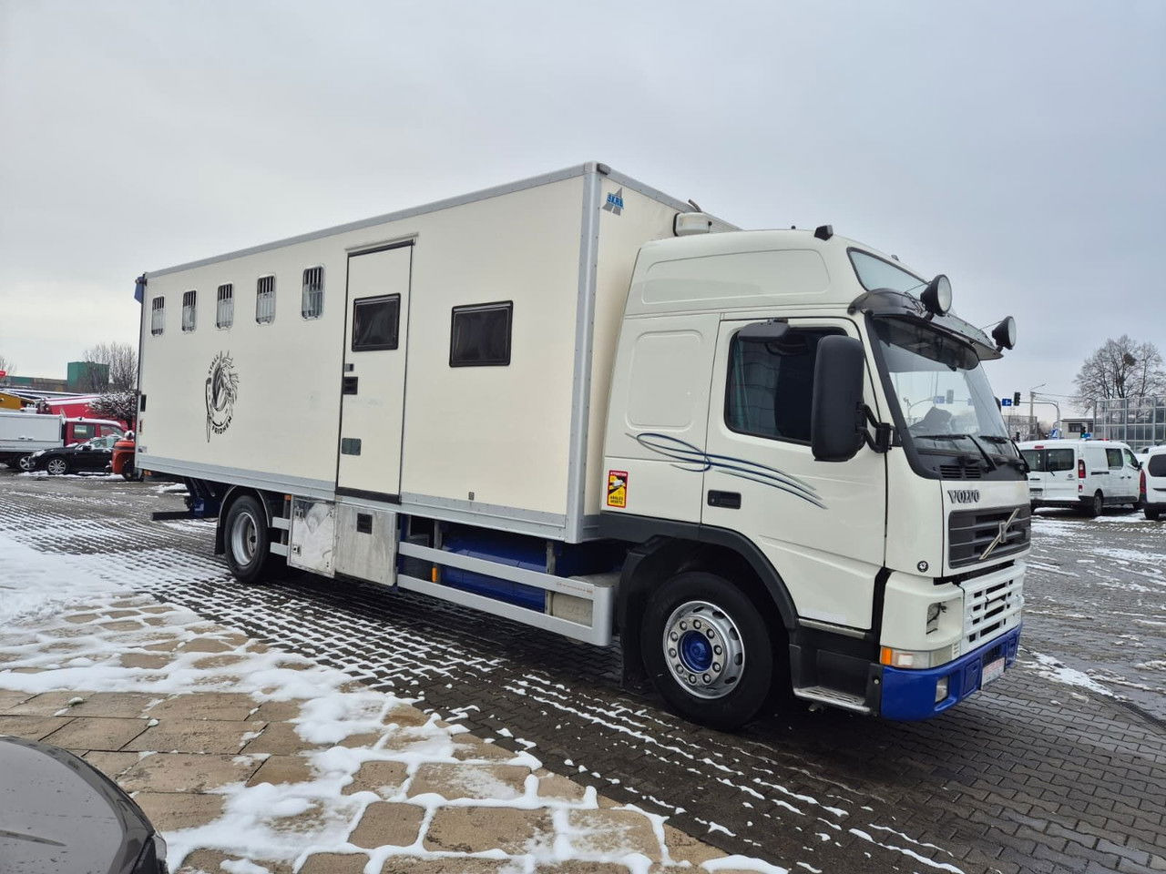 Volvo FM 7 5 Horses / Live Cabin / 1 Owner / Serviced - Horse truck: picture 5 Volvo FM 7 5 Horses / Live Cabin / 1 Owner / Serviced - Horse truck: picture 5