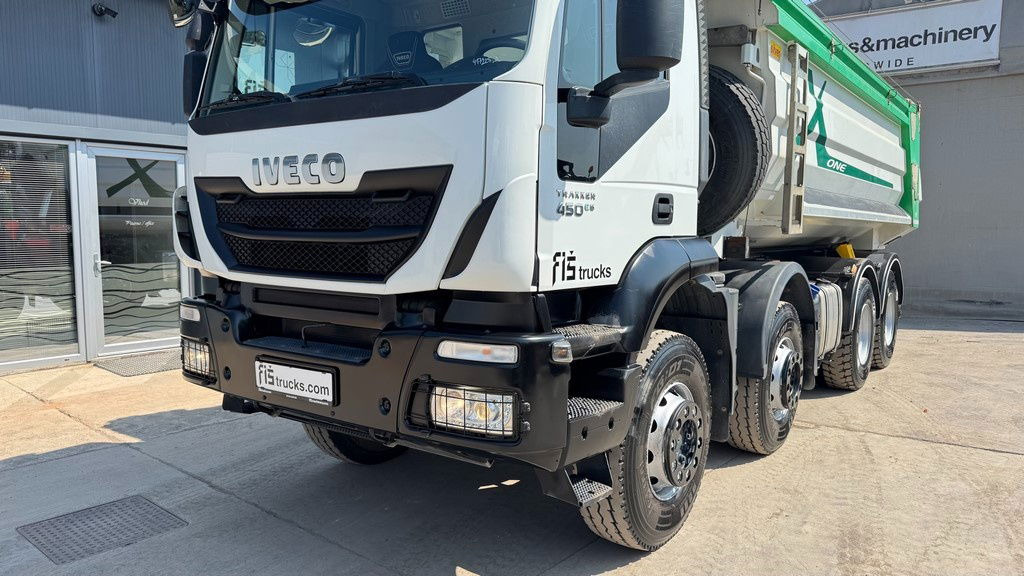 Iveco Trakker AD410T45 8x4 20m3 - hydr. back - 72.000km - Tipper: picture 2 Iveco Trakker AD410T45 8x4 20m3 - hydr. back - 72.000km - Tipper: picture 2