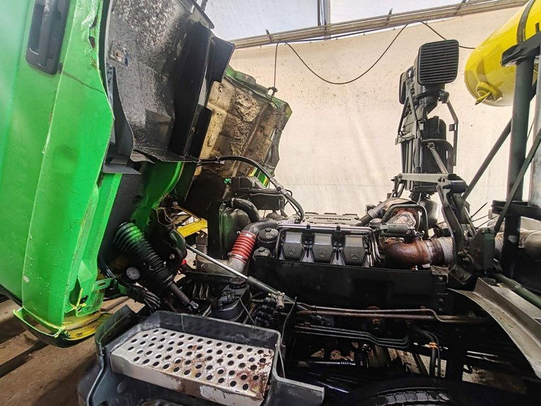 Cab chassis truck Mercedes-Benz Actros 4143 8x4 chassis - big axle: picture 8