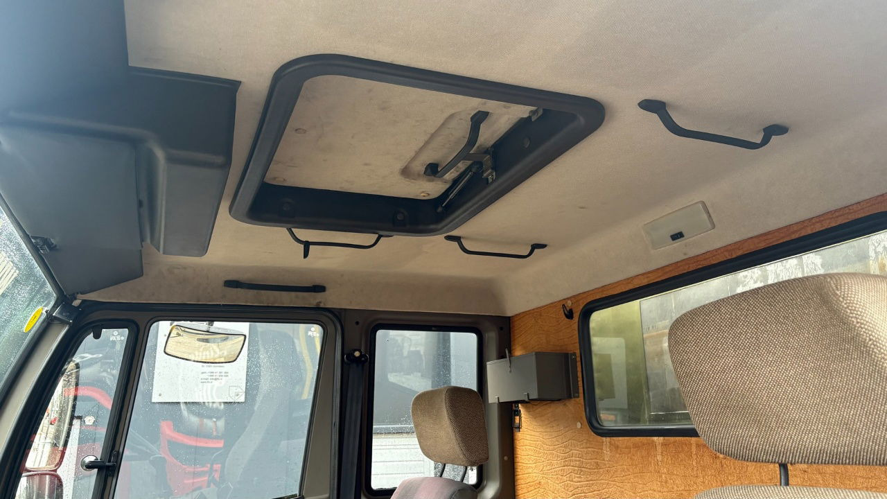 Curtainsider truck Steyr 12M18 4X4 stake body - 62.000km: picture 24 Curtainsider truck Steyr 12M18 4X4 stake body - 62.000km: picture 24