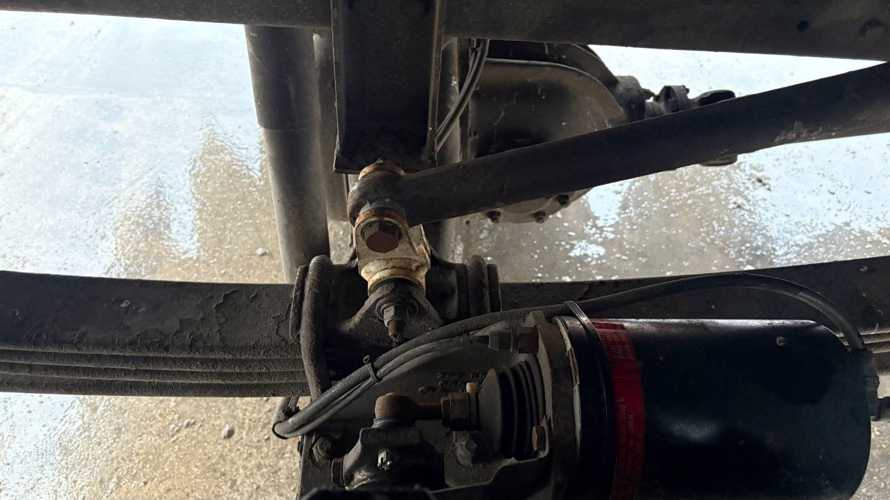 Curtainsider truck Steyr 12M18 4X4 stake body - 62.000km: picture 8 Curtainsider truck Steyr 12M18 4X4 stake body - 62.000km: picture 8