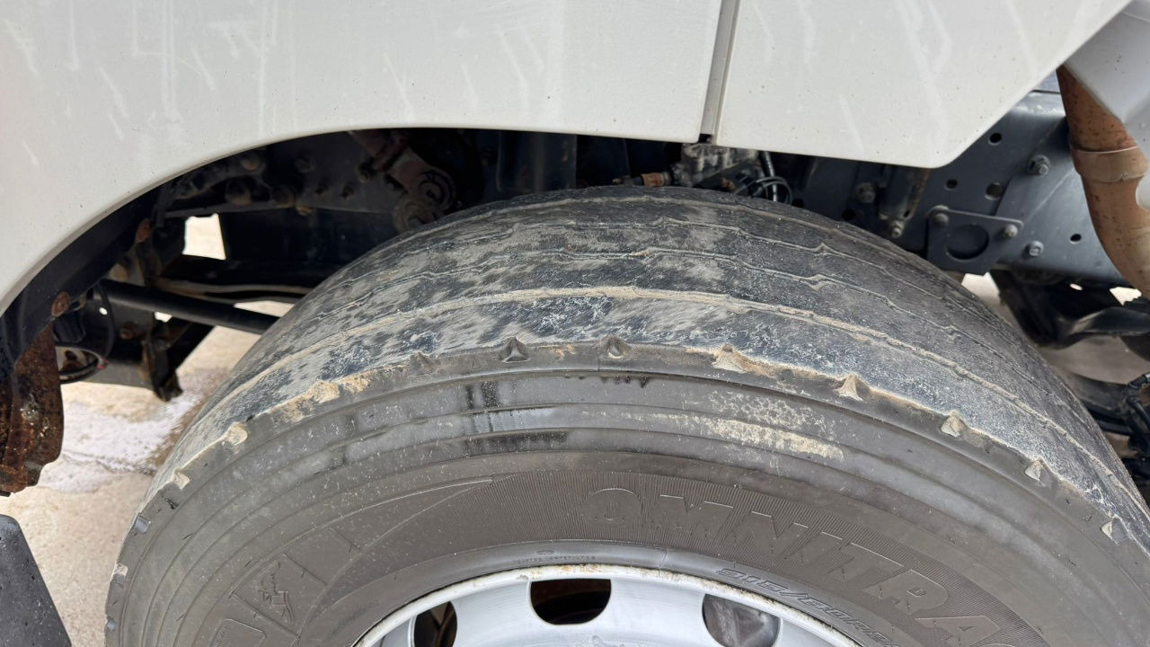 Mercedes-Benz Axor 1836 4x2 tipper hydraulics - Tractor unit: picture 5 Mercedes-Benz Axor 1836 4x2 tipper hydraulics - Tractor unit: picture 5