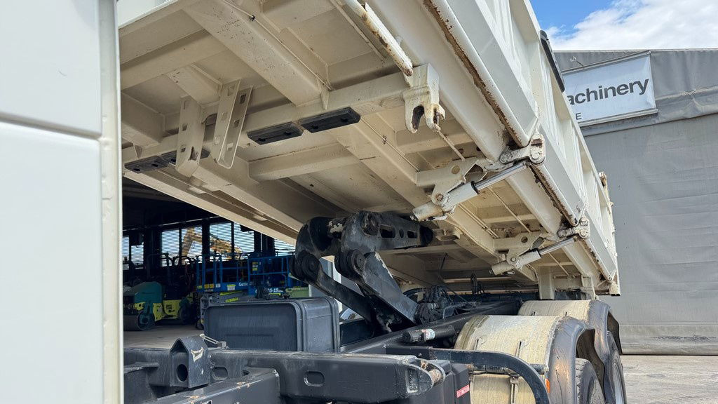 Tipper Volvo FM 400 6x4 bordmatic tipper - motor brake: picture 8