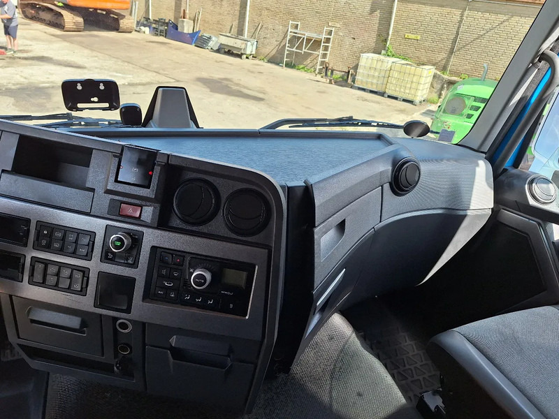 Tractor unit Renault T520 T520: picture 8