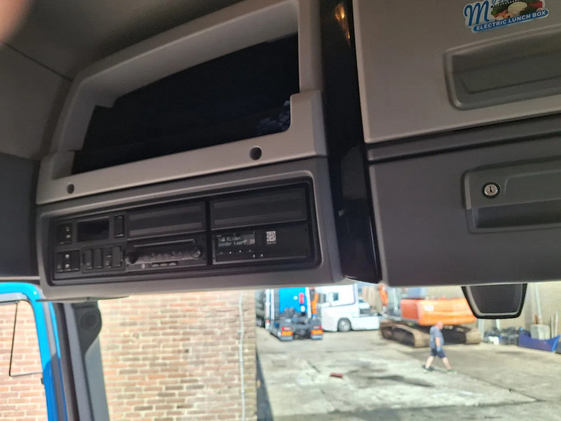 Tractor unit Renault T520 T520: picture 9