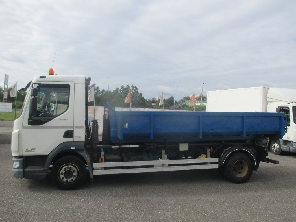 DAF LF 12.250 - Hook lift truck: picture 2 DAF LF 12.250 - Hook lift truck: picture 2