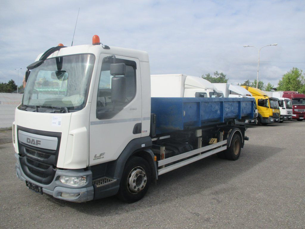 DAF LF 12.250 - Hook lift truck: picture 1 DAF LF 12.250 - Hook lift truck: picture 1