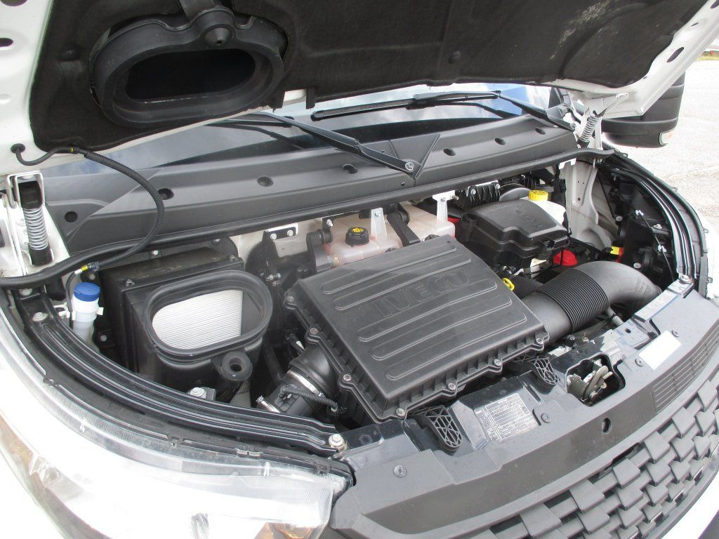 Box van Iveco Daily 35C16: picture 17