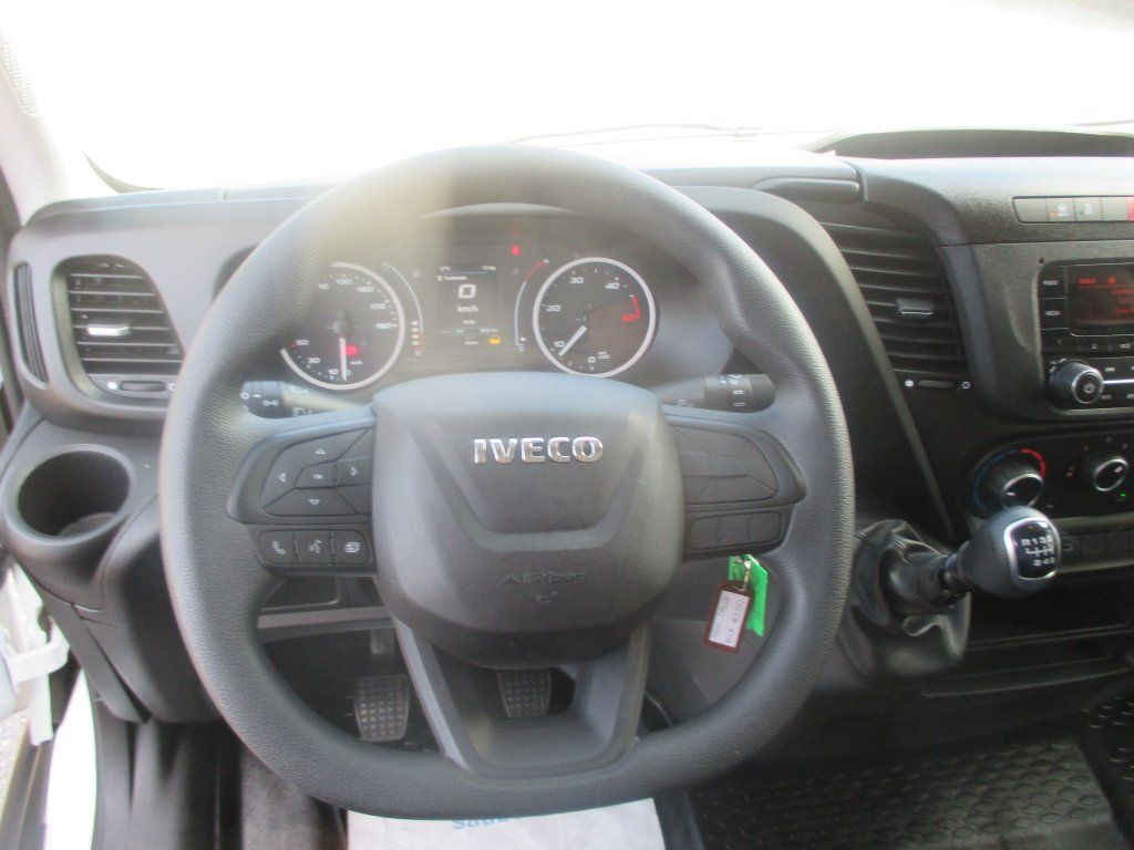 Box van Iveco Daily 35C16: picture 16