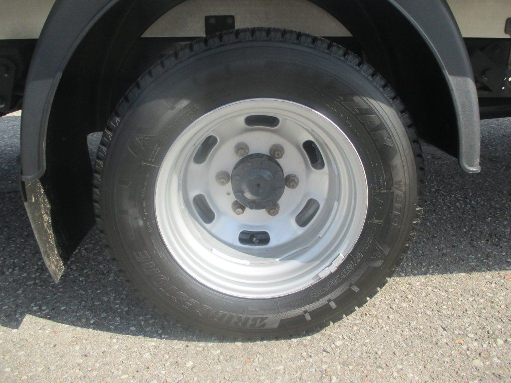 Box van Iveco Daily 35C16: picture 11
