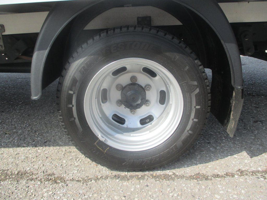 Box van Iveco Daily 35C16: picture 13