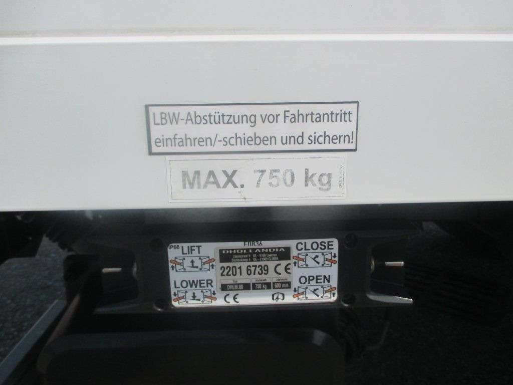 Box van Iveco Daily 35C16: picture 10