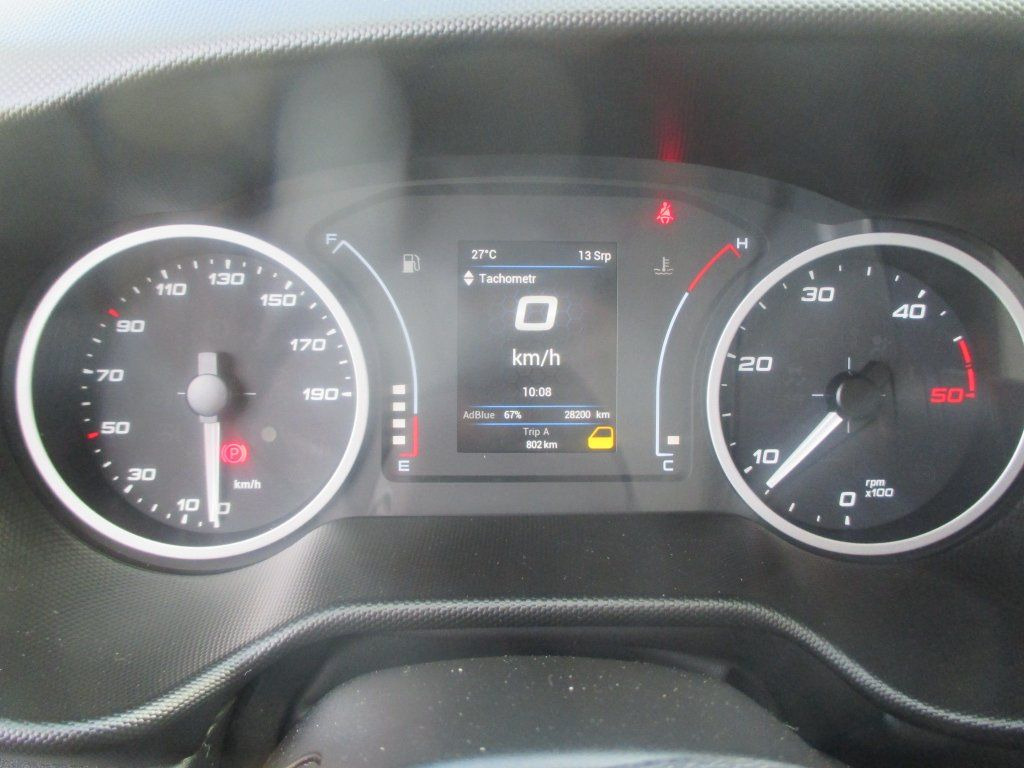 Box van Iveco Daily 35C16: picture 17