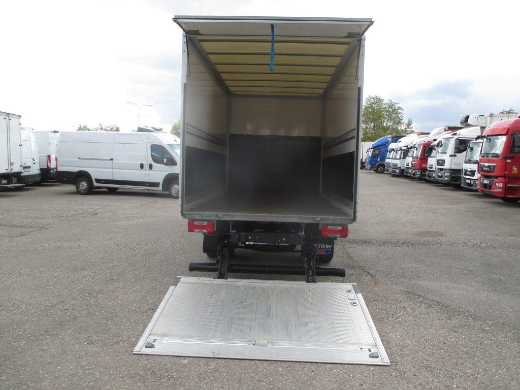 Box van Iveco Daily 35C16: picture 8