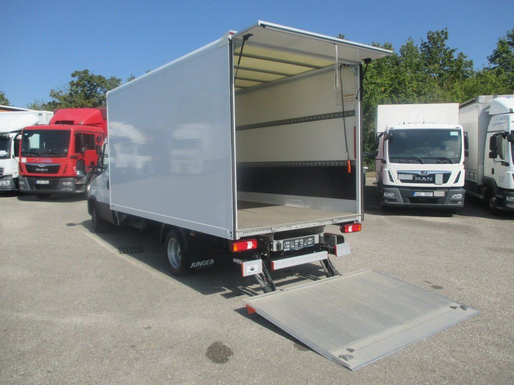 Box van Iveco Daily 35C16: picture 6