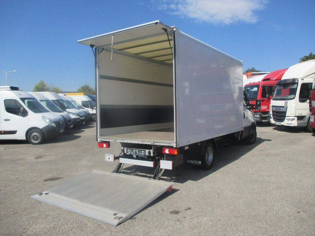 Box van Iveco Daily 35C16: picture 8