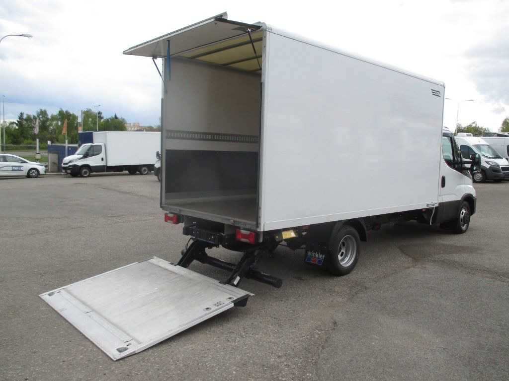 Box van Iveco Daily 35C16: picture 9