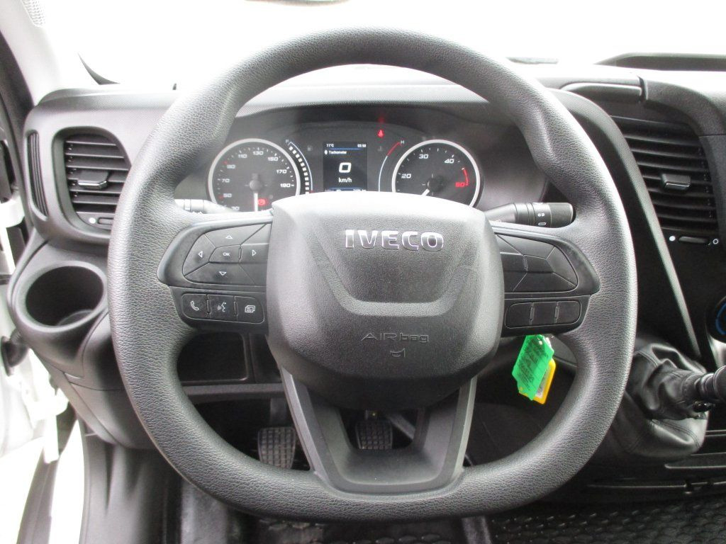 Box van Iveco Daily 35C16: picture 13