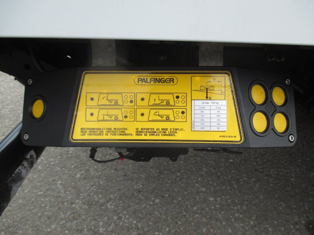 Box van Iveco Daily 35C16: picture 15