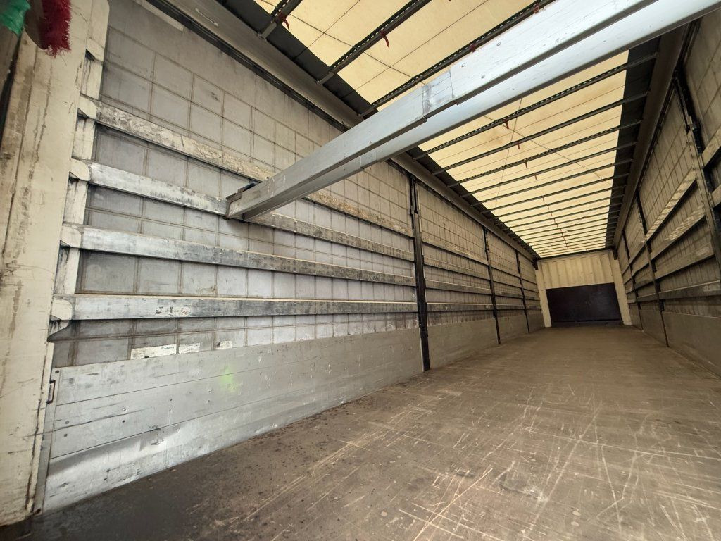 Curtainsider semi-trailer Krone SD Bordwande: picture 13