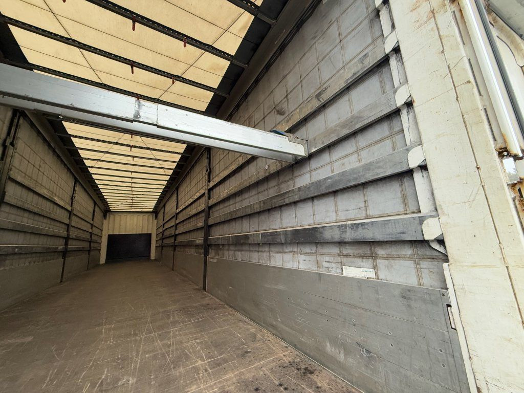 Curtainsider semi-trailer Krone SD Bordwande: picture 14