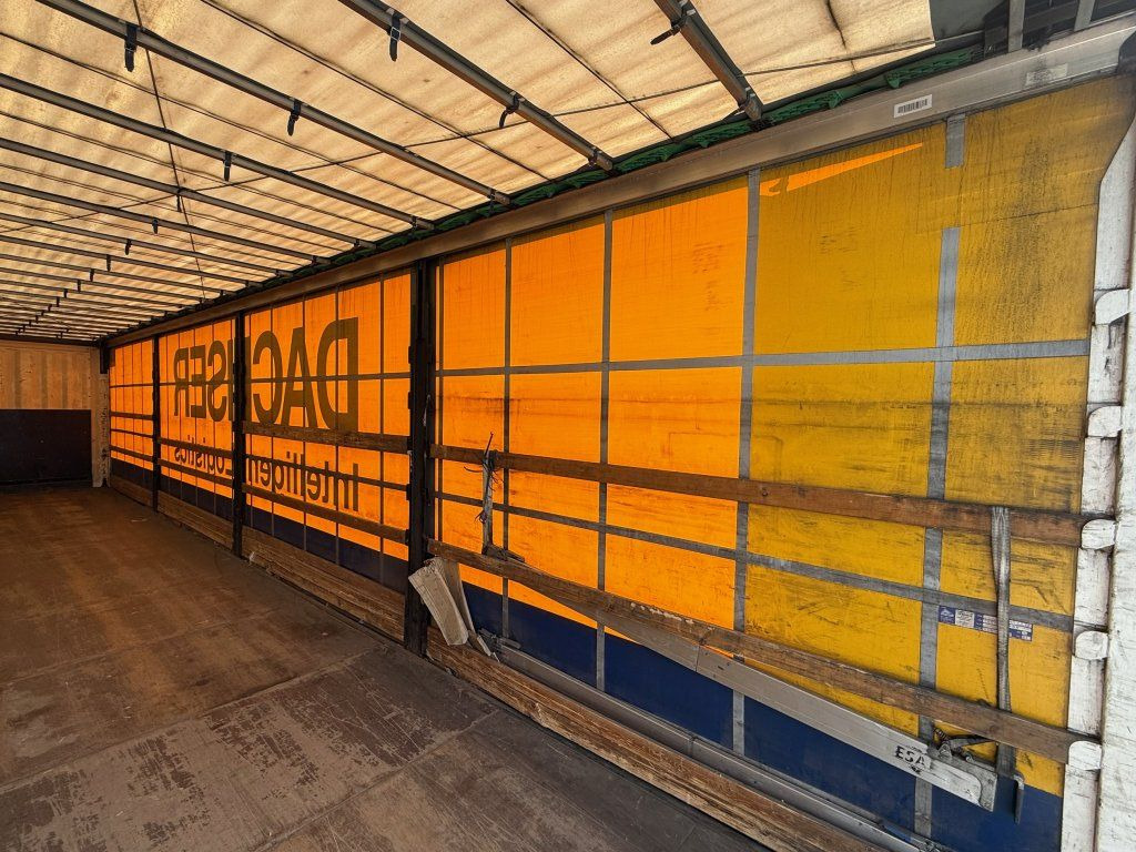 Curtainsider semi-trailer Krone SD: picture 14