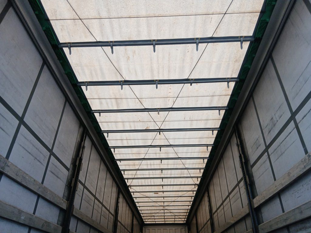 Curtainsider semi-trailer Krone SD: picture 17