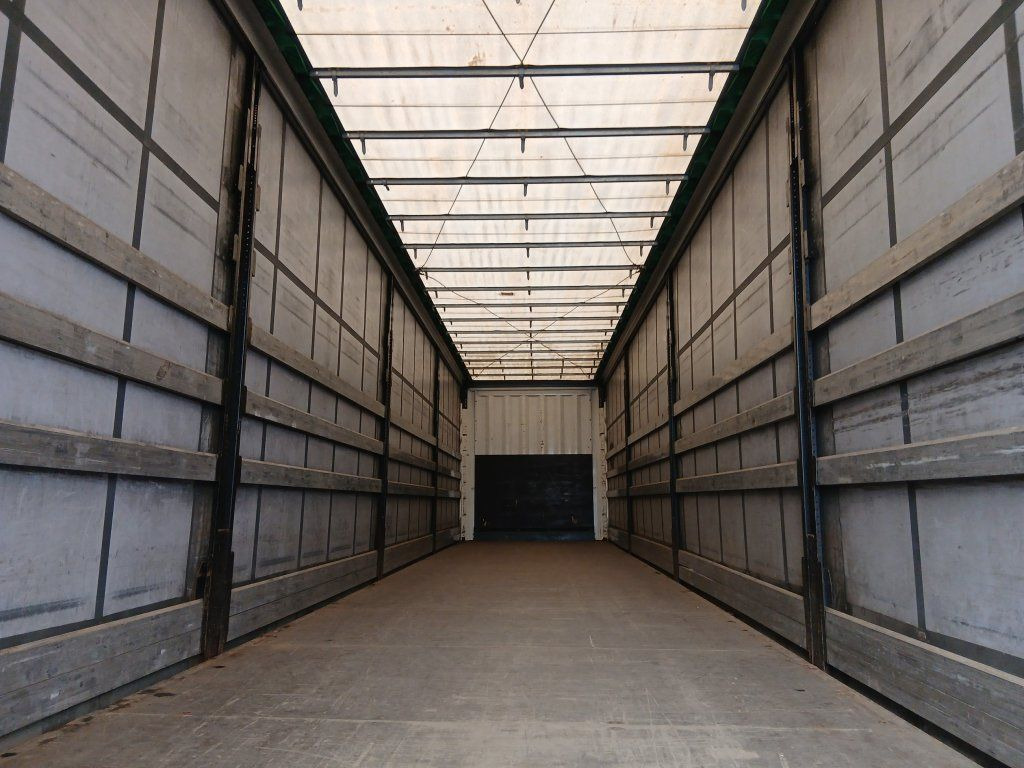 Curtainsider semi-trailer Krone SD: picture 16