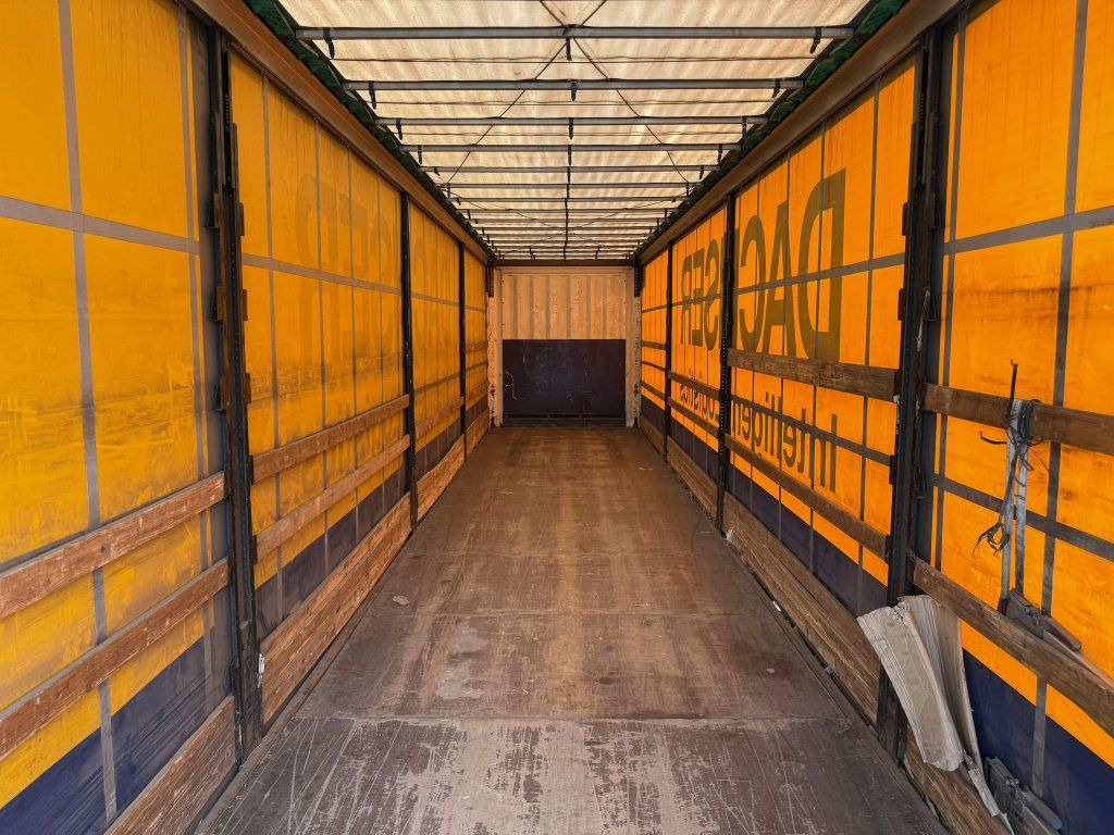 Curtainsider semi-trailer Krone SD: picture 12
